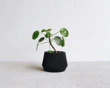 Load image into Gallery viewer, Recycled Oslo Planter - Black