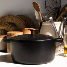 Load image into Gallery viewer, Recycled Cast Iron 3.3l Casserole - Black